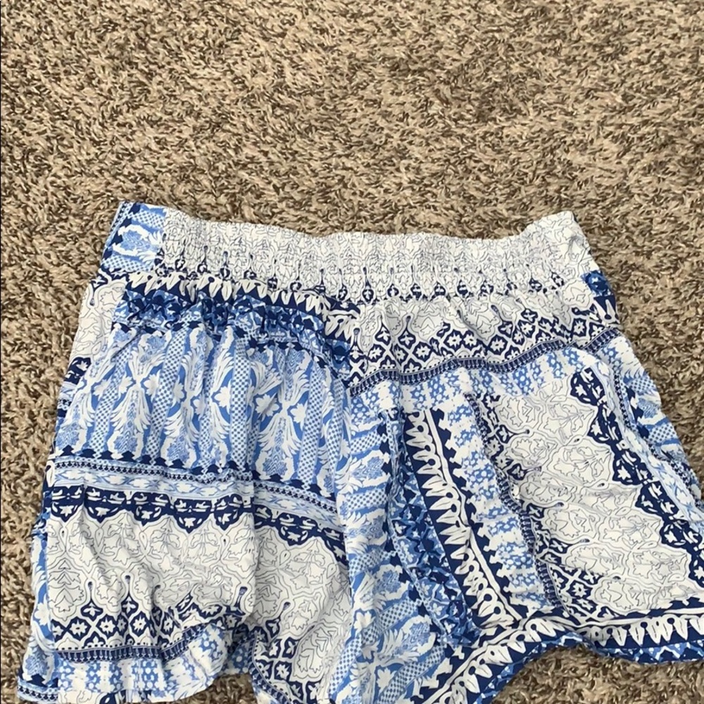 Shorts - Picture 2 of 3